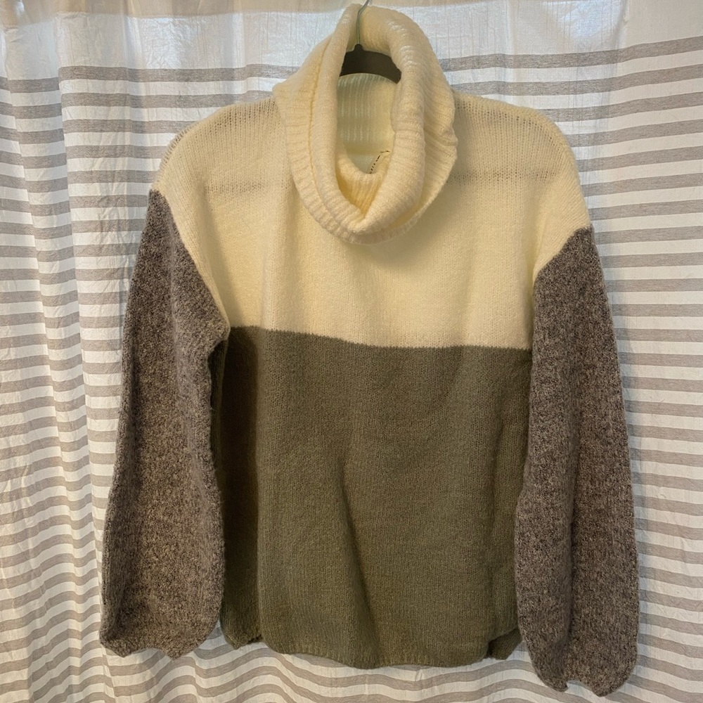 Turtleneck sweater green, cream, gray
